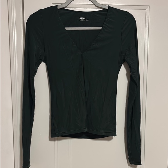 Green Long Sleeve V-Neck Top - Picture 1 of 3